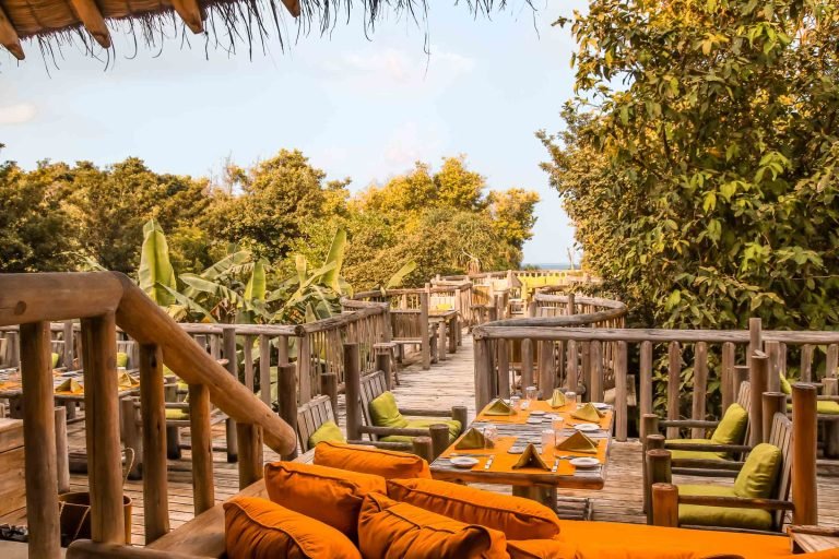 soneva_fushi_maldives-treetop-restaurant